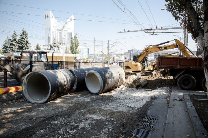 Lucrările de construcţie pe bulevardul Negruzzi, prelungite. Cum va fi redirecţionat transportul public