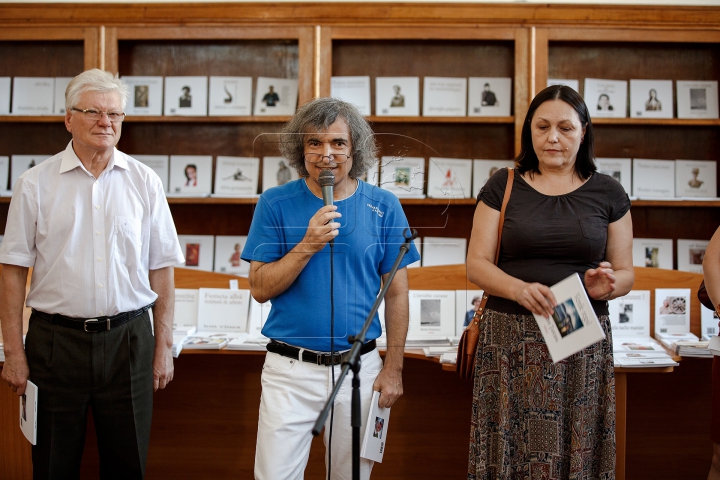 Raiul cărţilor la Biblioteca Naţională! Mii de lucrări au fost expuse pentru iubitorii de lectură (FOTO)