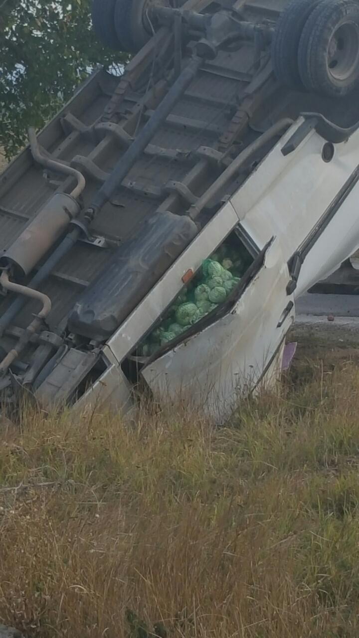 PRIMELE IMAGINI de la locul accidentului în care a fost împlicat un microbuz şcolar