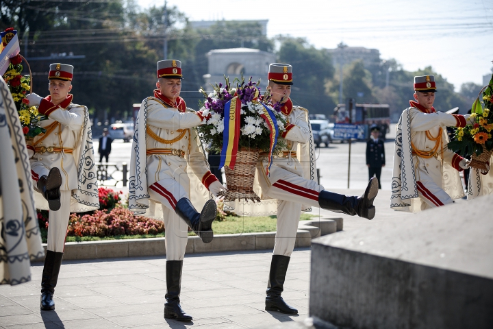 Viaţa de soldat nu este deloc uşoară. Cum îşi petrec militarii timpul de Ziua Armatei (FOTOREPORT)