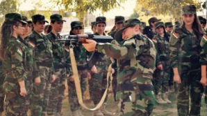 POVESTEA unei femei care a renunţat la carieră şi a devenit comandant de luptă împotriva ISIS (FOTO)