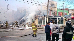 TERIFIANT! Un avion s-a prăbuşit peste o patiserie. Au fost înregistraţi morţi şi răniţi