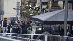 Bătaie generală între suporterii Manchester City şi Sevilla. Nu s-au folosit pumni şi picioare (VIDEO)