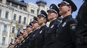 Şeful poliţiei din Kiev a arătat pe o reţea de socializare cum vor arăta noii epoleţi ai subalternilor