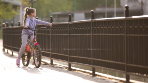 Se întâmplă în Moldova! Asistenţii parentali cresc copii străini cu bani din propriul buzunar