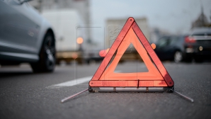 NO COMMENT! Un poliţist a provocat un ACCIDENT ÎNFIORĂTOR (VIDEO)