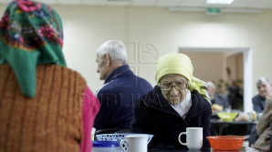 BĂTRÂNEŢI FERICITE ÎN AZILURI. Bătrânii din Cahul, rămaşi fără îngrijire, vor beneficia de acum încolo de un azil modern