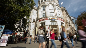 Cozi interminabile la oficiile poştale din ţară. Cum puteau fi evitate busculadele 