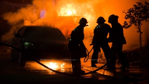 INCENDIU în parcarea unui centru comercial din Capitală! O maşină a luat foc din senin (FOTO/VIDEO)