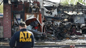 Eroi în misiune! Doi pompieri au murit după ce acoperişul unui bloc s-a prăbuşit