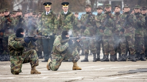 Au spart oale şi au capturat terorişti. Demonstraţie de forţă la Brigada Nr.2 de Infanterie Motorizată