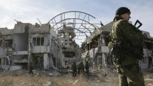 ARMELE se fac auzite din nou în estul Ucrainei. Se dau lupte în apropierea aeroportului din Doneţk