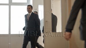 Vlad Filat are statutul de învinuit. Procesul a fost amânat pentru duminică