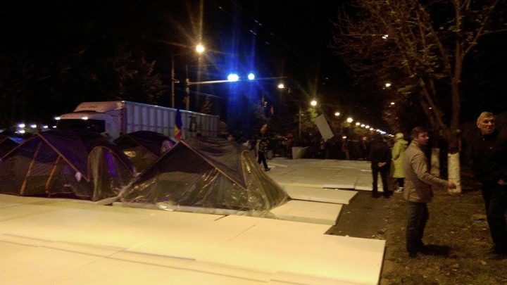 Centrul Chișinăului este BLOCAT DE PROTESTATARI (FOTO/VIDEO)