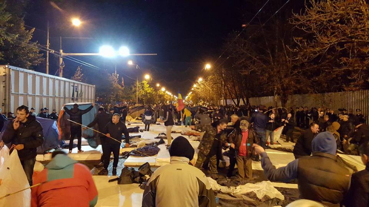 Centrul Chișinăului este BLOCAT DE PROTESTATARI (FOTO/VIDEO)