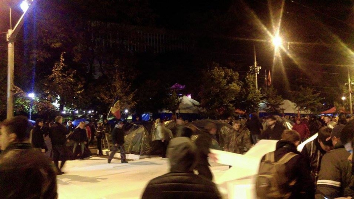 Centrul Chișinăului este BLOCAT DE PROTESTATARI (FOTO/VIDEO)