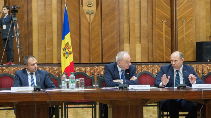 Primul Forum Public organizat la Chişinău: "Noi avem nevoie de evoluție, ci nu de revoluție"