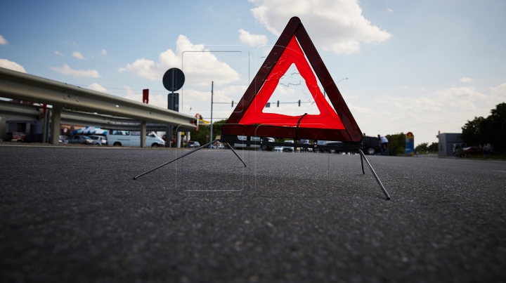 O adolescentă rănită și ambuteiaj kilometric. Accident în lanț pe strada Alecu Russo (FOTO)