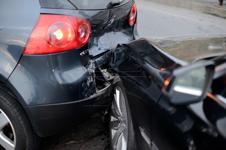 HAOS pe Viaduct! ACCIDENT ÎN LANŢ cu implicarea a cinci maşini (FOTO) 