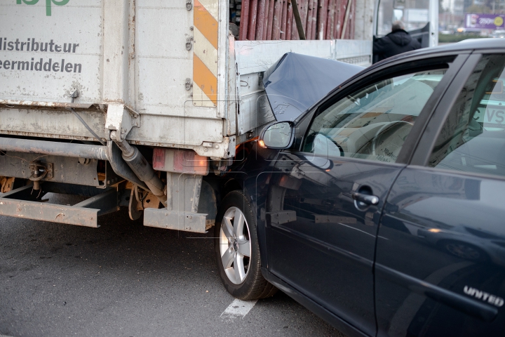 HAOS pe Viaduct! ACCIDENT ÎN LANŢ cu implicarea a cinci maşini (FOTO) 