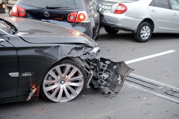 HAOS pe Viaduct! ACCIDENT ÎN LANŢ cu implicarea a cinci maşini (FOTO) 