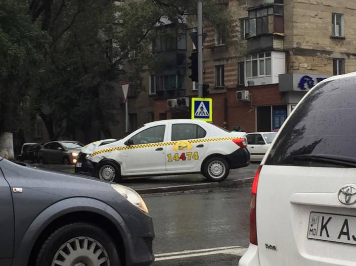 TRAFIC DE COŞMAR pe strada care leagă Ciocana de Râşcani (FOTO)