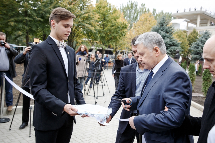 EVENIMENT DE EXCEPŢIE! A fost inaugurată Aleea savanților și medicilor iluștri din Moldova (FOTO)