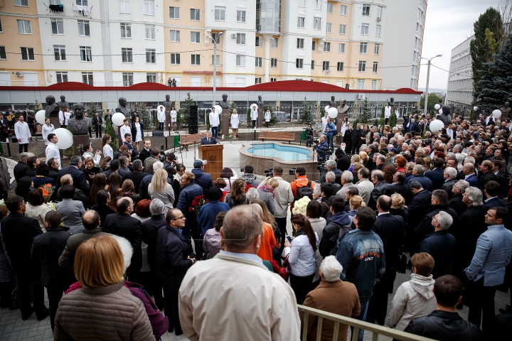 EVENIMENT DE EXCEPŢIE! A fost inaugurată Aleea savanților și medicilor iluștri din Moldova (FOTO)