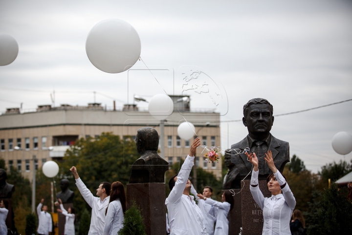 EVENIMENT DE EXCEPŢIE! A fost inaugurată Aleea savanților și medicilor iluștri din Moldova (FOTO)