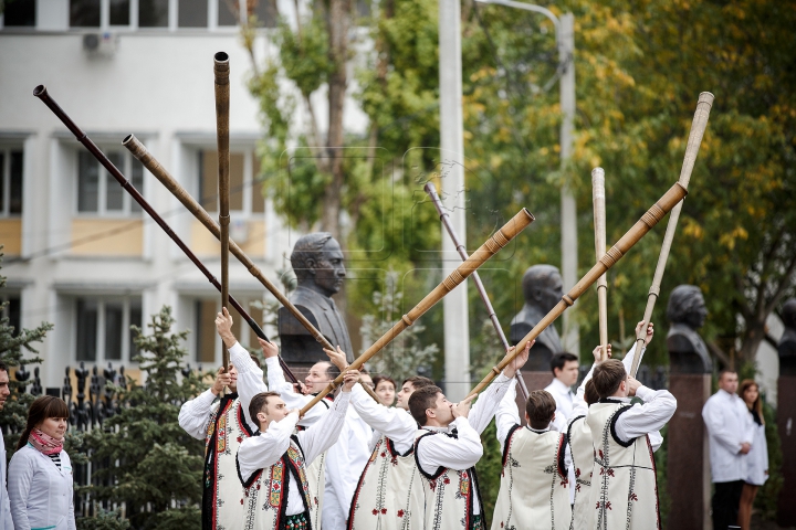 EVENIMENT DE EXCEPŢIE! A fost inaugurată Aleea savanților și medicilor iluștri din Moldova (FOTO)