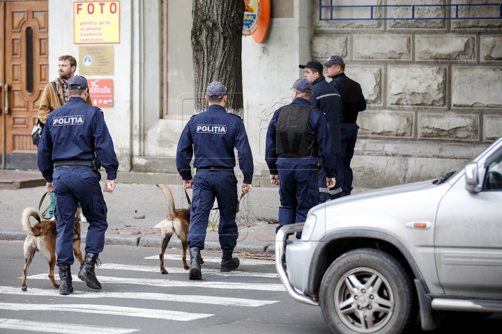 (FOTOREPORT) ALERTĂ FALSĂ cu BOMBĂ în centrul Capitalei. Oamenii legii au deschis un DOSAR PENAL