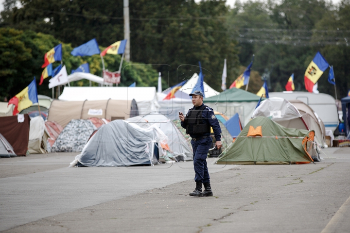 (FOTOREPORT) ALERTĂ FALSĂ cu BOMBĂ în centrul Capitalei. Oamenii legii au deschis un DOSAR PENAL