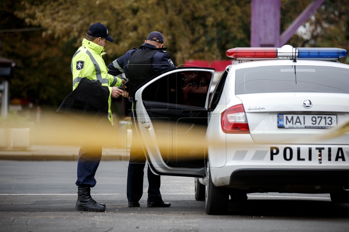 (FOTOREPORT) ALERTĂ FALSĂ cu BOMBĂ în centrul Capitalei. Oamenii legii au deschis un DOSAR PENAL