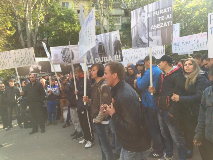 TENSIUNE la Curtea de Apel! Critici ai ex-premierului Vlad Filat aşteaptă decizia instanţei