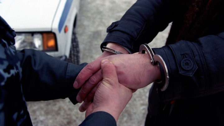 Un moldovean, reţinut de miliţienii transnistreni. Descoperirea făcută după percheziţia corporală