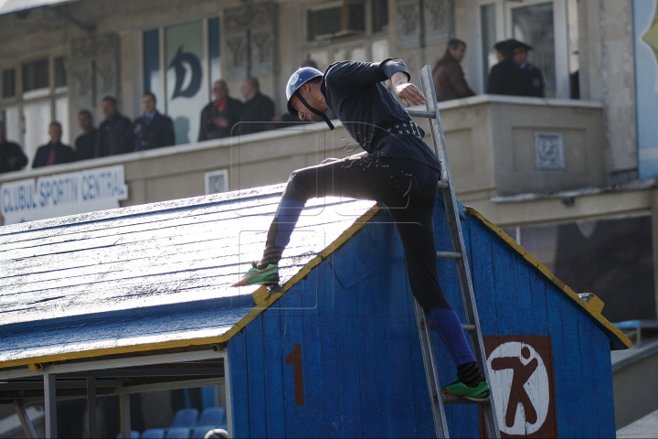 ALERTĂ, FOC şi PANICĂ. Salvatorii şi pompierii în acţiune (FOTOREPORT)