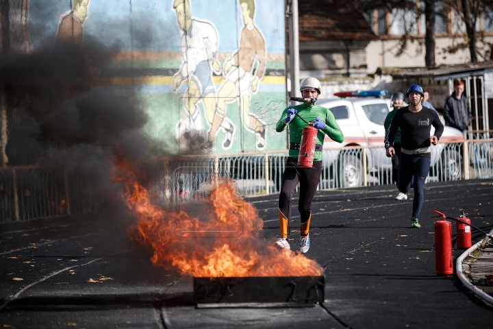 ALERTĂ, FOC şi PANICĂ. Salvatorii şi pompierii în acţiune (FOTOREPORT)