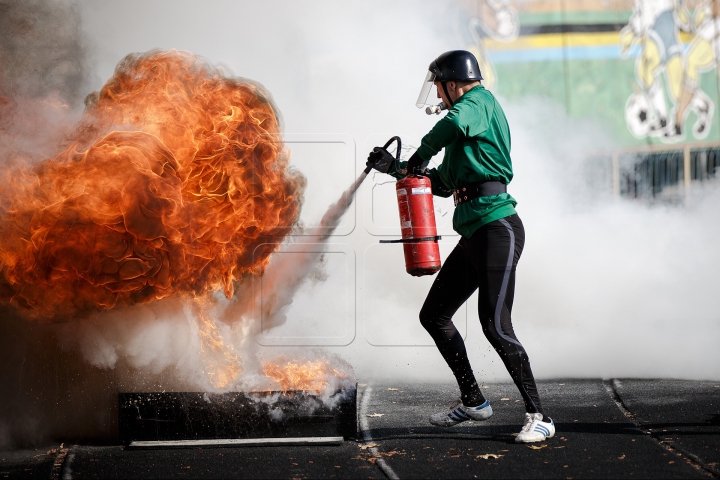 ALERTĂ, FOC şi PANICĂ. Salvatorii şi pompierii în acţiune (FOTOREPORT)