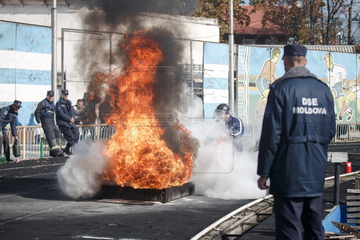 ALERTĂ, FOC şi PANICĂ. Salvatorii şi pompierii în acţiune (FOTOREPORT)