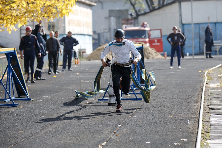 ALERTĂ, FOC şi PANICĂ. Salvatorii şi pompierii în acţiune (FOTOREPORT)