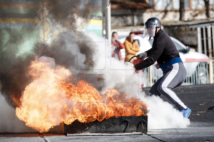 ALERTĂ, FOC şi PANICĂ. Salvatorii şi pompierii în acţiune (FOTOREPORT)