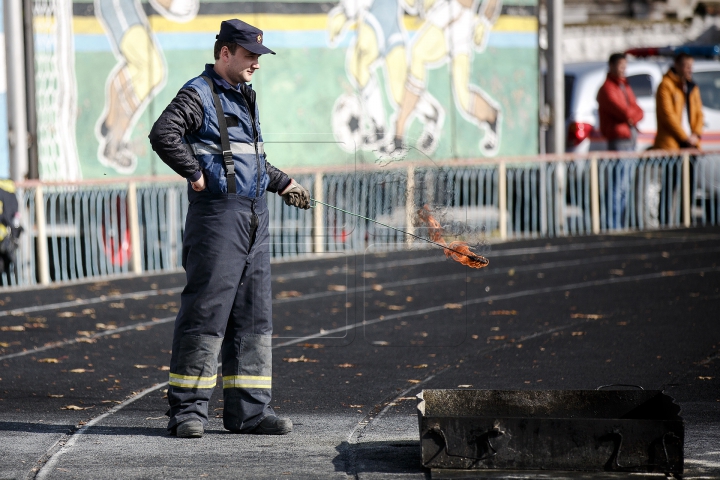 ALERTĂ, FOC şi PANICĂ. Salvatorii şi pompierii în acţiune (FOTOREPORT)