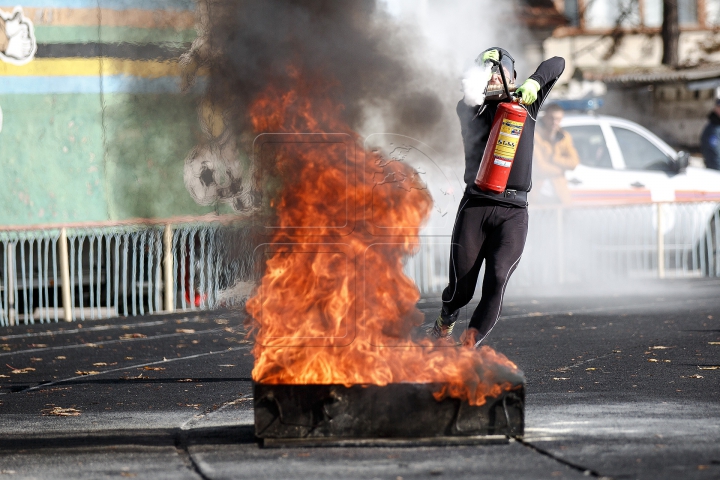 ALERTĂ, FOC şi PANICĂ. Salvatorii şi pompierii în acţiune (FOTOREPORT)