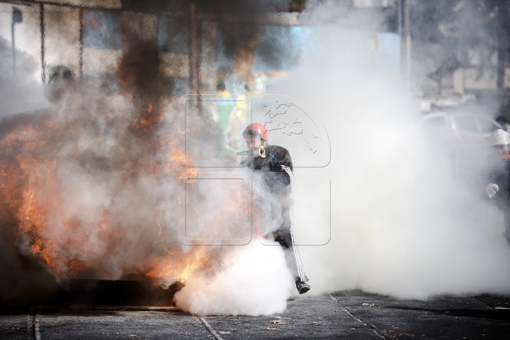 ALERTĂ, FOC şi PANICĂ. Salvatorii şi pompierii în acţiune (FOTOREPORT)