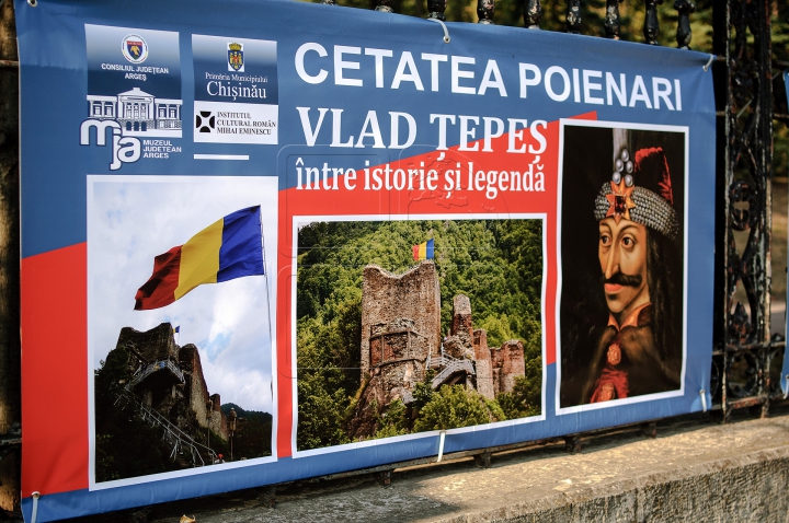 Cetatea lui Vlad Ţepeş a apărut în centrul Chișinăului. Imaginile care impresionează trecătorii (FOTO)