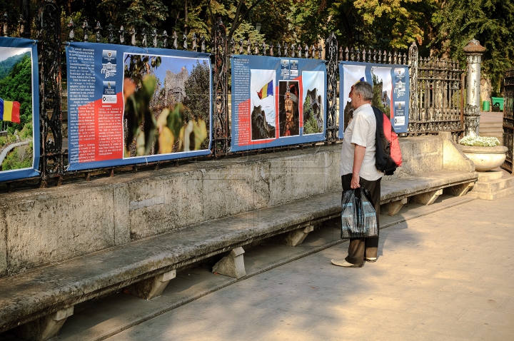 Cetatea lui Vlad Ţepeş a apărut în centrul Chișinăului. Imaginile care impresionează trecătorii (FOTO)