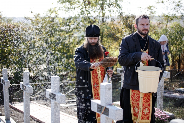 Jerbe de flori la mormintele ostaşilor români din satul Feşteliţa (FOTO REPORT/VIDEO)