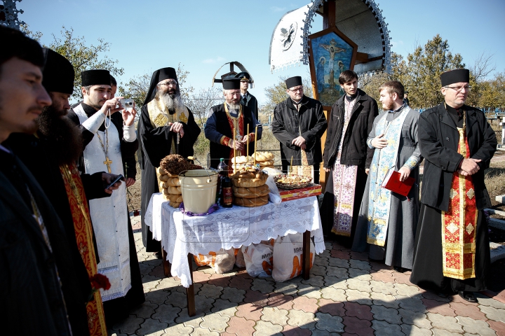 Jerbe de flori la mormintele ostaşilor români din satul Feşteliţa (FOTO REPORT/VIDEO)