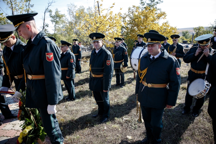 Jerbe de flori la mormintele ostaşilor români din satul Feşteliţa (FOTO REPORT/VIDEO)