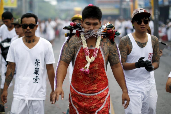 AI CURAJUL SĂ TE UIŢI? Festival TERIFIANT în Tailanda (GALERIE FOTO 18+)